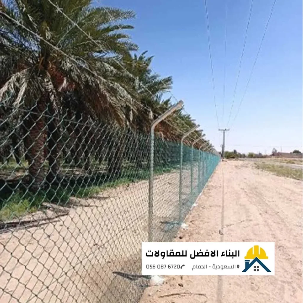 تركيب سور شبوك مزارع أخضر لحماية أشجار النخيل في الدمام.